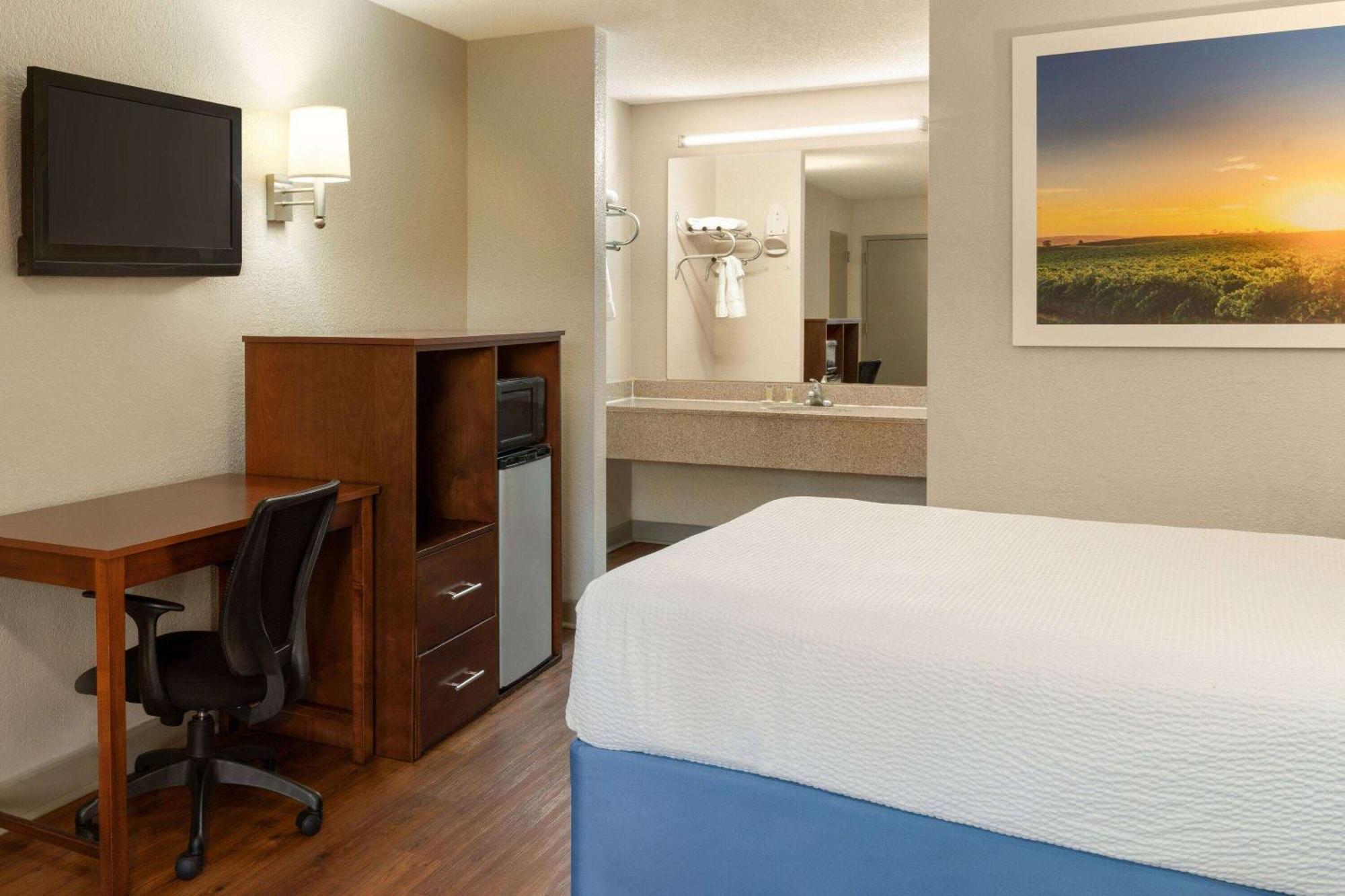 Days Inn By Wyndham Dillon Kültér fotó